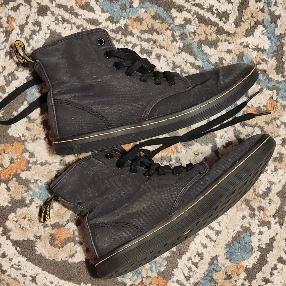 Dr. Martens Shoreditch shoes
